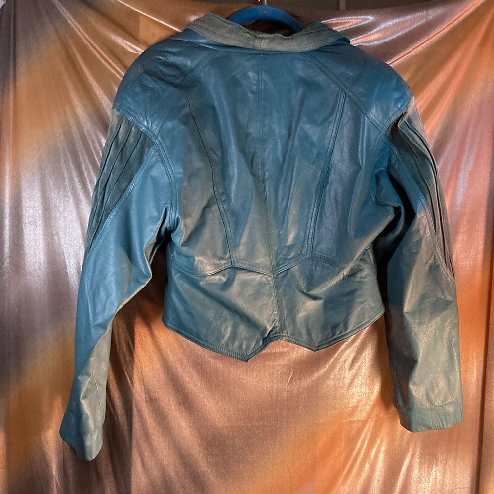 Vintage 80’s teal leather skirt suit. Classic hug shoulders waist detail size M - Picture 7 of 9